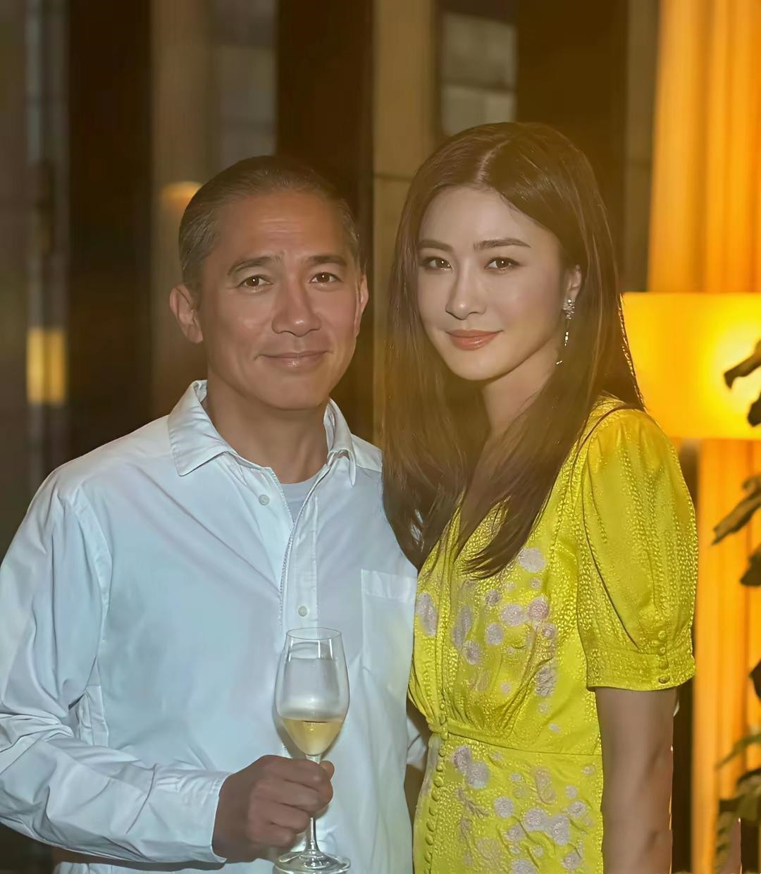 这组照片流出来的时候，很多人都忍不住替梁朝伟捏了把汗——估计他自己也不敢让刘嘉玲