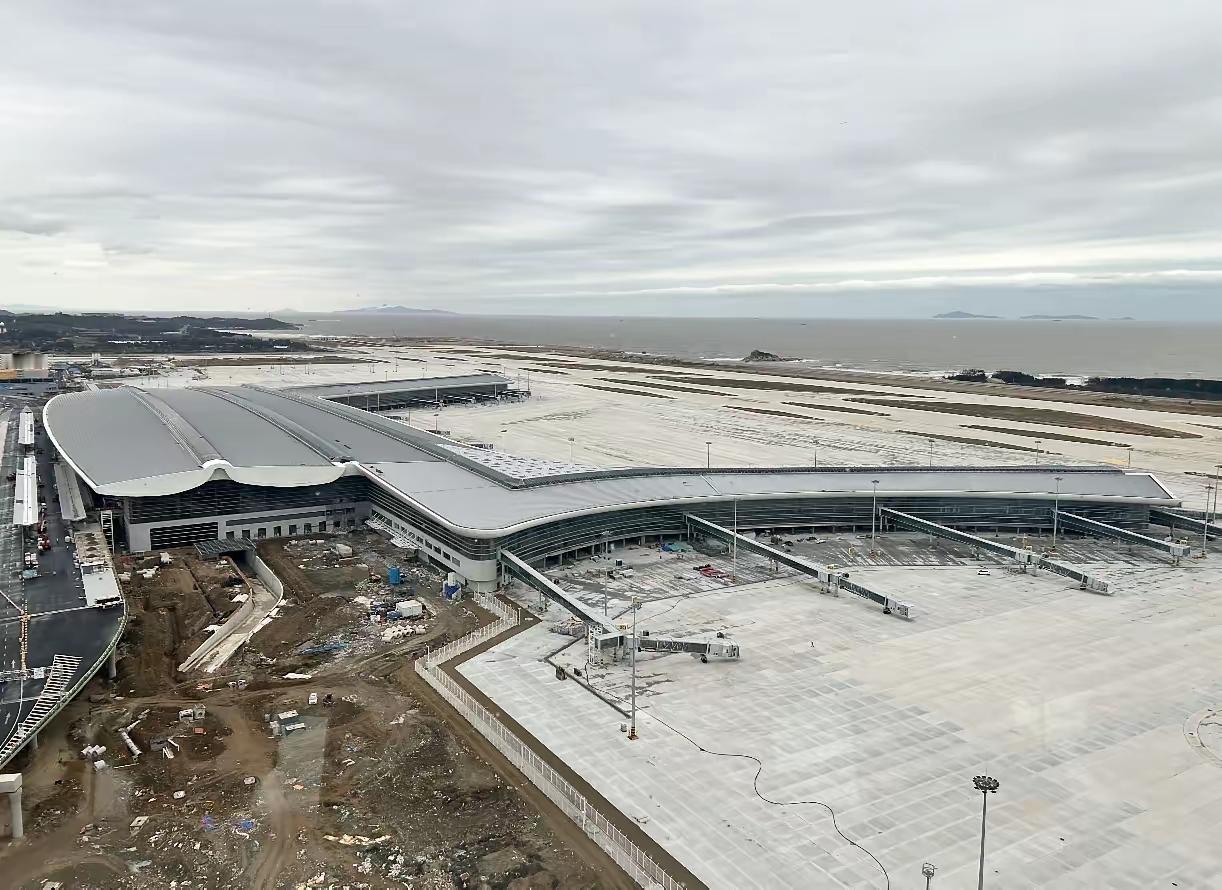 福州长乐机场二期扩建工程基本完成，这可太让人期待了！近日，长3600米、宽45米