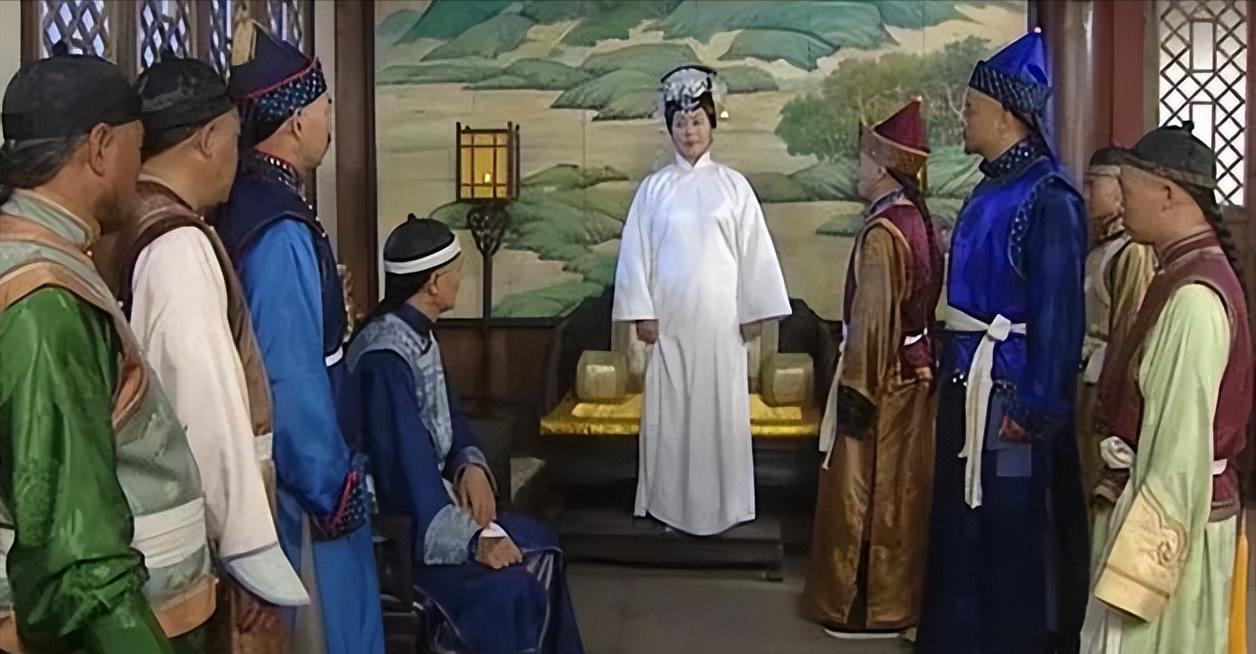 天启六年（1626年），努尔哈赤郁郁而终，皇太极传达“遗诏”，让大妃阿巴亥殉葬。