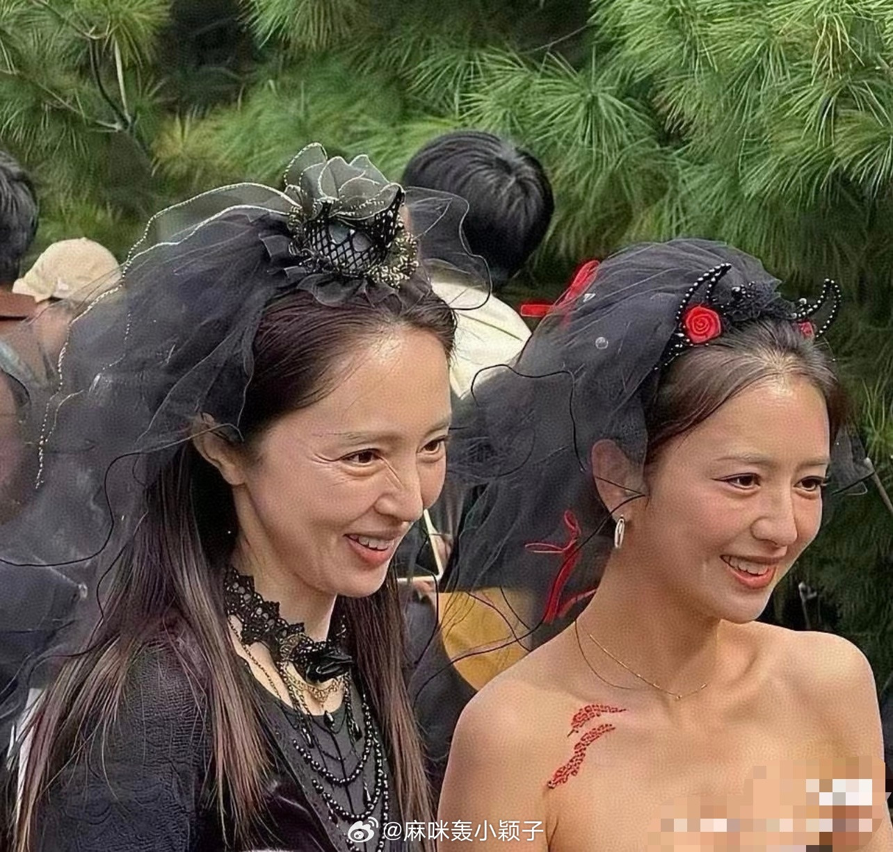 董璇和佟丽娅的素颜照太真实了！佟丽娅是我老公的女神那年我们在黄金海岸感觉她时