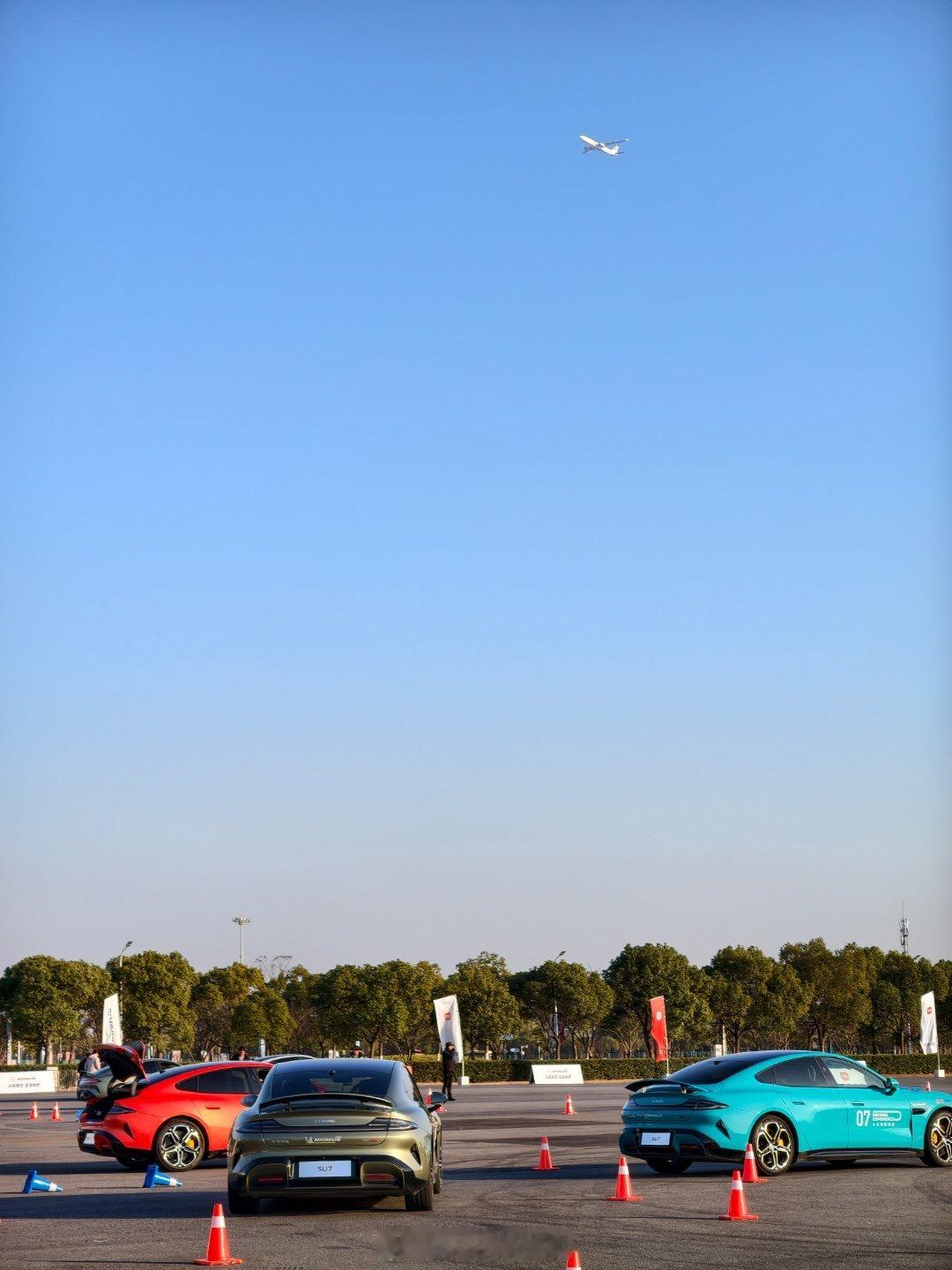 敬畏速度安全驾驶猛踩刹车