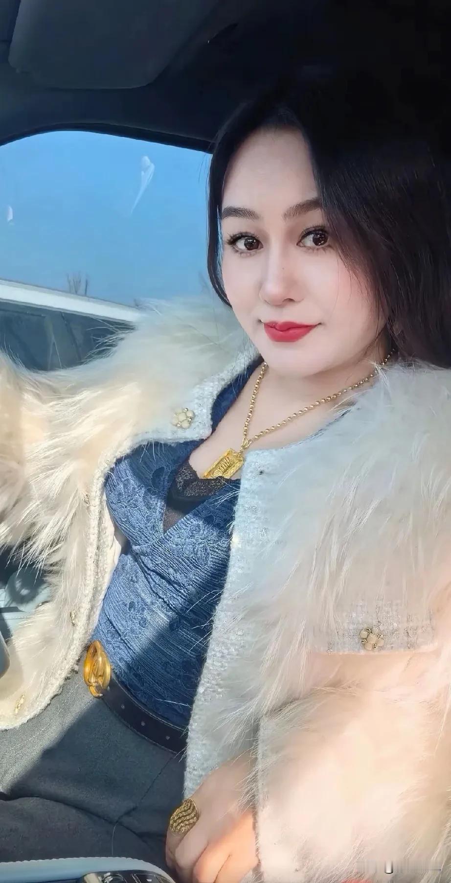 女人把你当成老公了会有以下表现一、她的所有行踪都会告诉你二、每天跟你分享她的