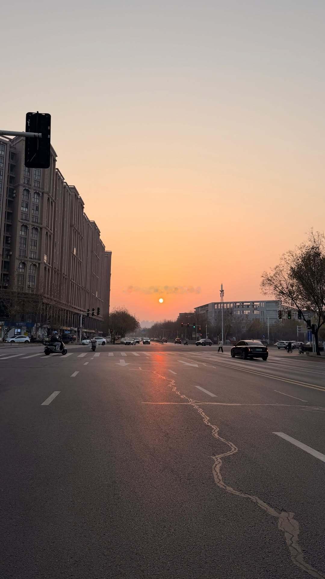 📸纳萨里奥表示郑州的落日好美