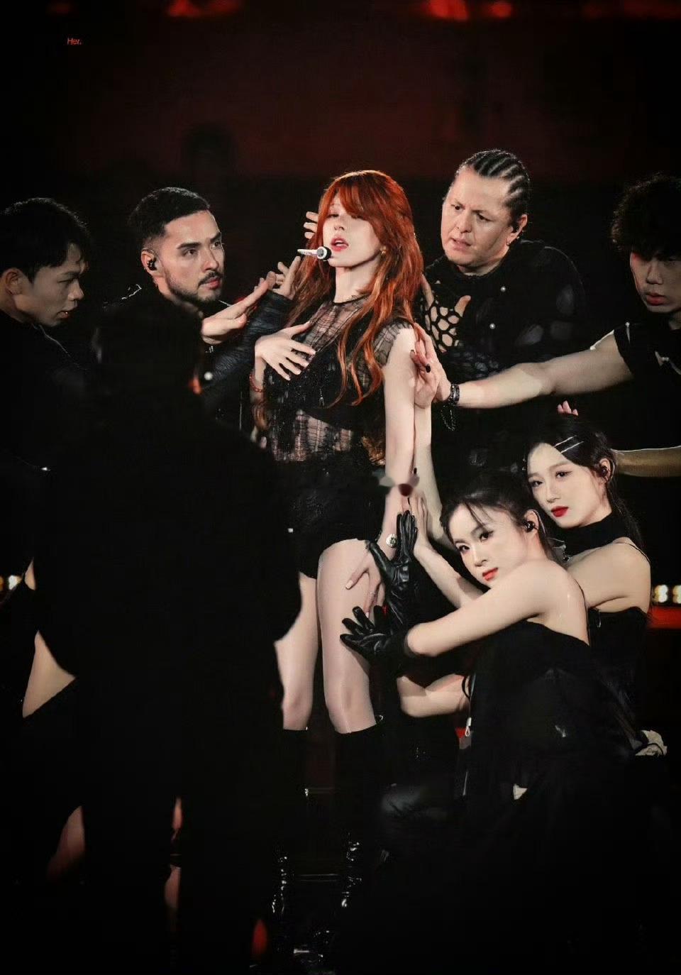 赵露思生日会红发造型，女王👸🏻级别回归！​​​