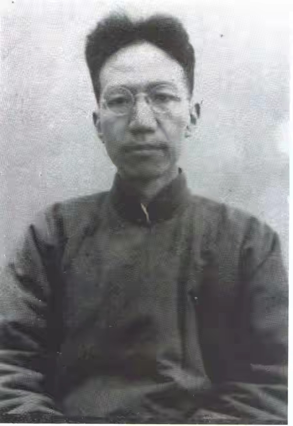 1941年12月，日本占领了香港。一天，几个日本兵闯入一位中国老人家中。谁料，老