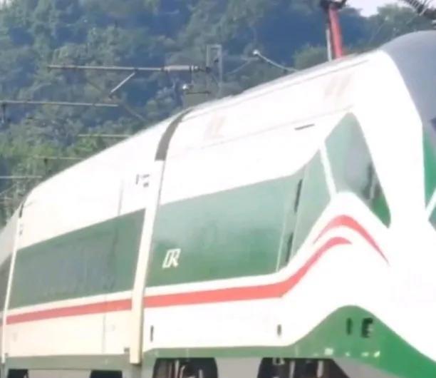 坐动车“躺平”不是梦啦！7月1日起浙江铁路有新玩法。6月18日，杭州东站28号站