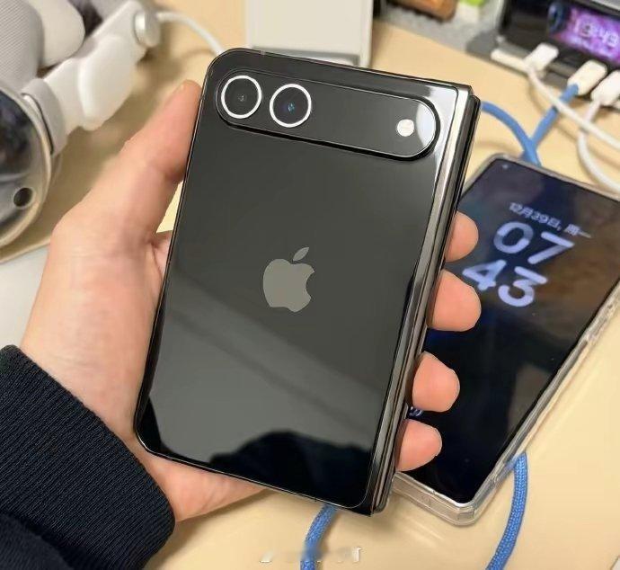苹果首款折叠屏iPhoneFold直接炸场🔥起售价14999元，顶配直接干破