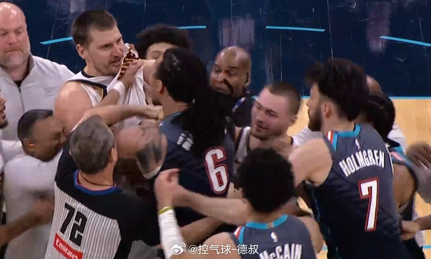 雷霆掘金冲突约老师罕见凶相毕露！多特恶意撞人引发大规模冲突，裁判回看直接驱逐，西