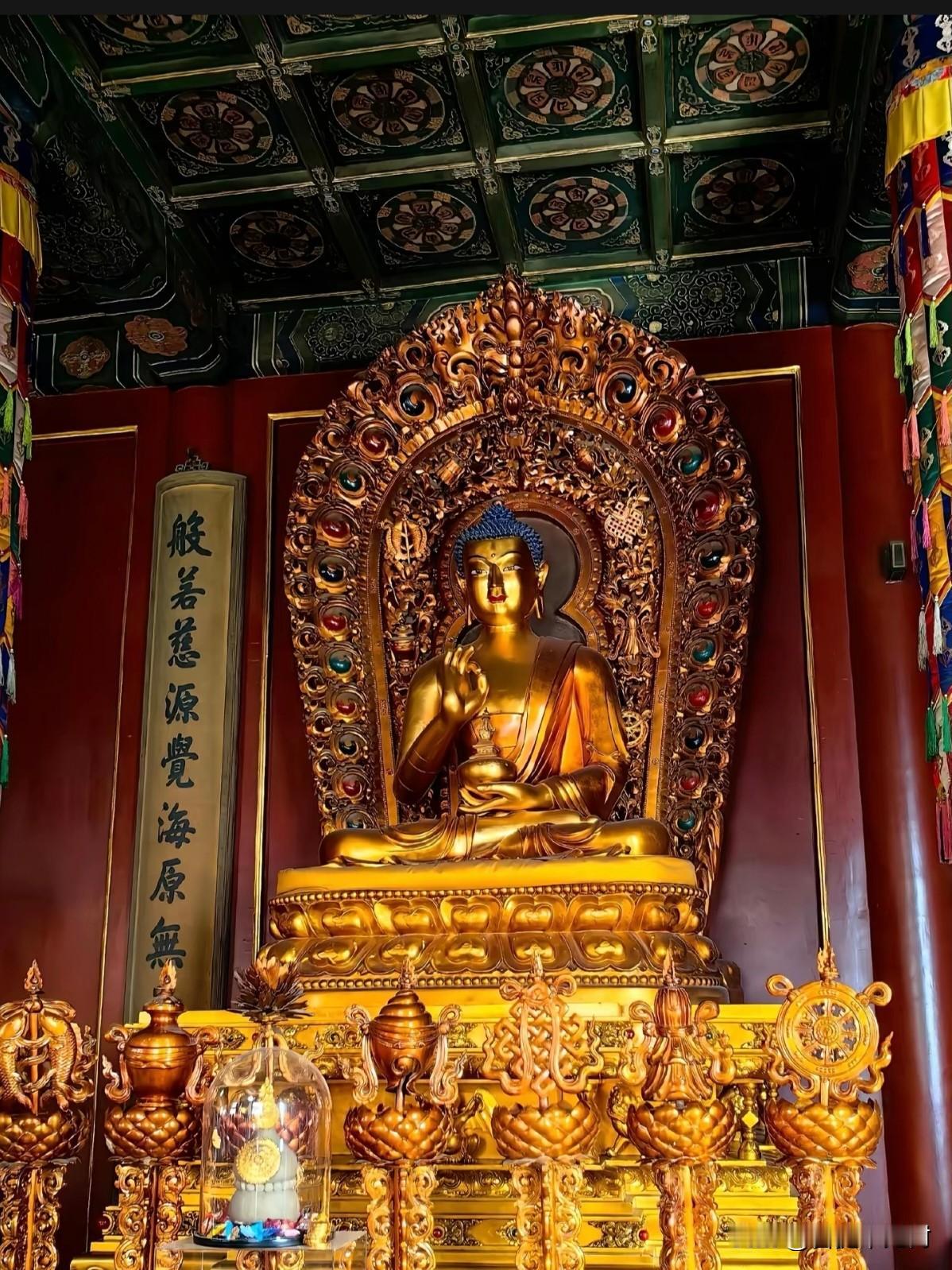 雍和宫永佑殿狮吼佛｜破除迷茫、开大智慧的智慧佛陀这尊鎏金圣像供奉在雍和宫永