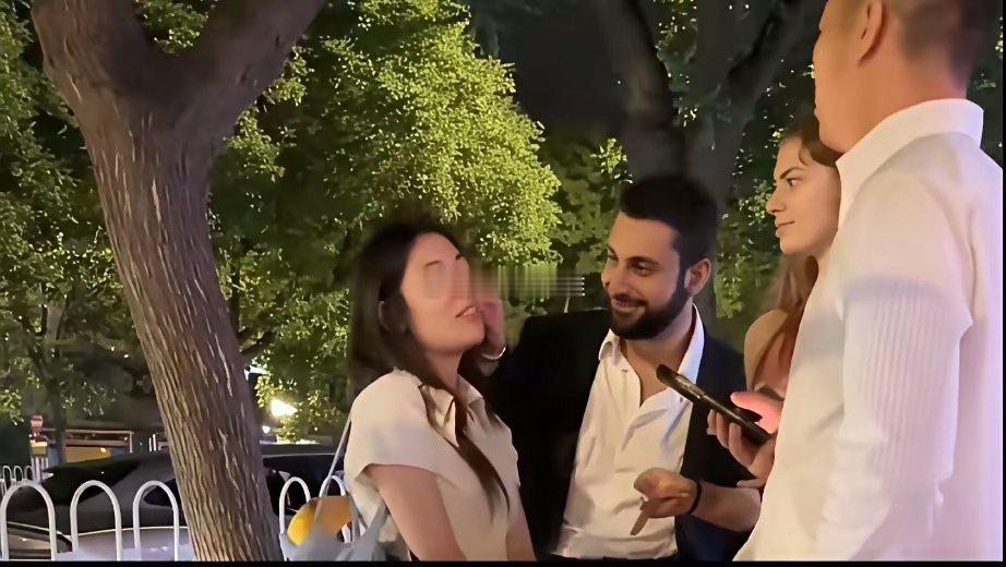 不得不说，这样的颜值在普通人里，算得上天花板了吧？