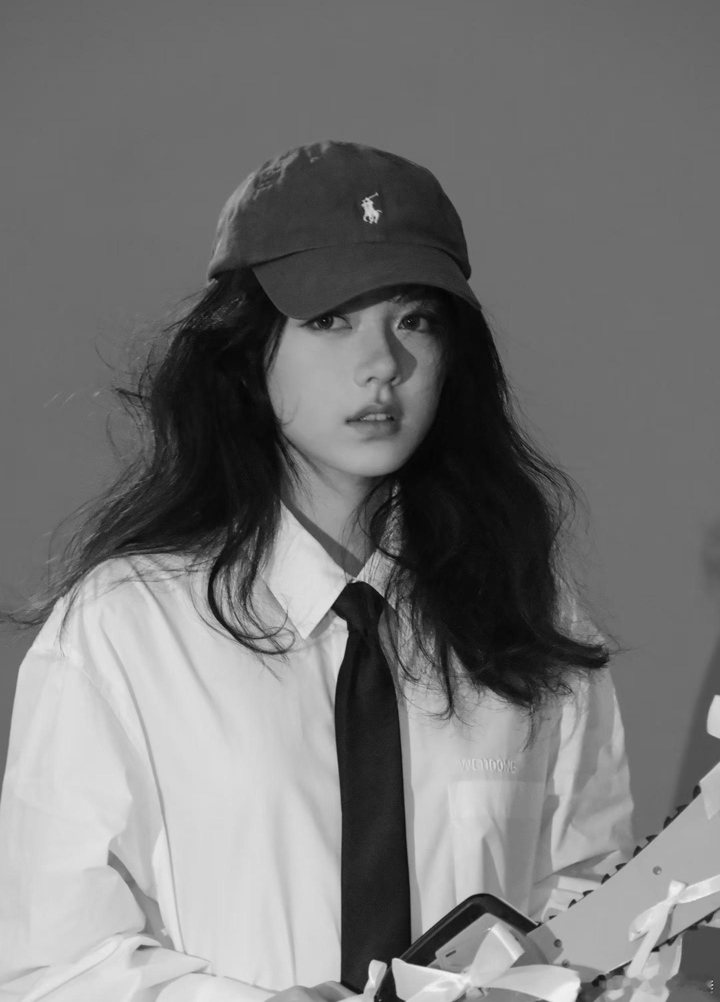 赵今麦闺蜜是开端导演女儿莫不是这些神图都出自好闺闺之手，好会拍啊啊啊啊，果然有爱