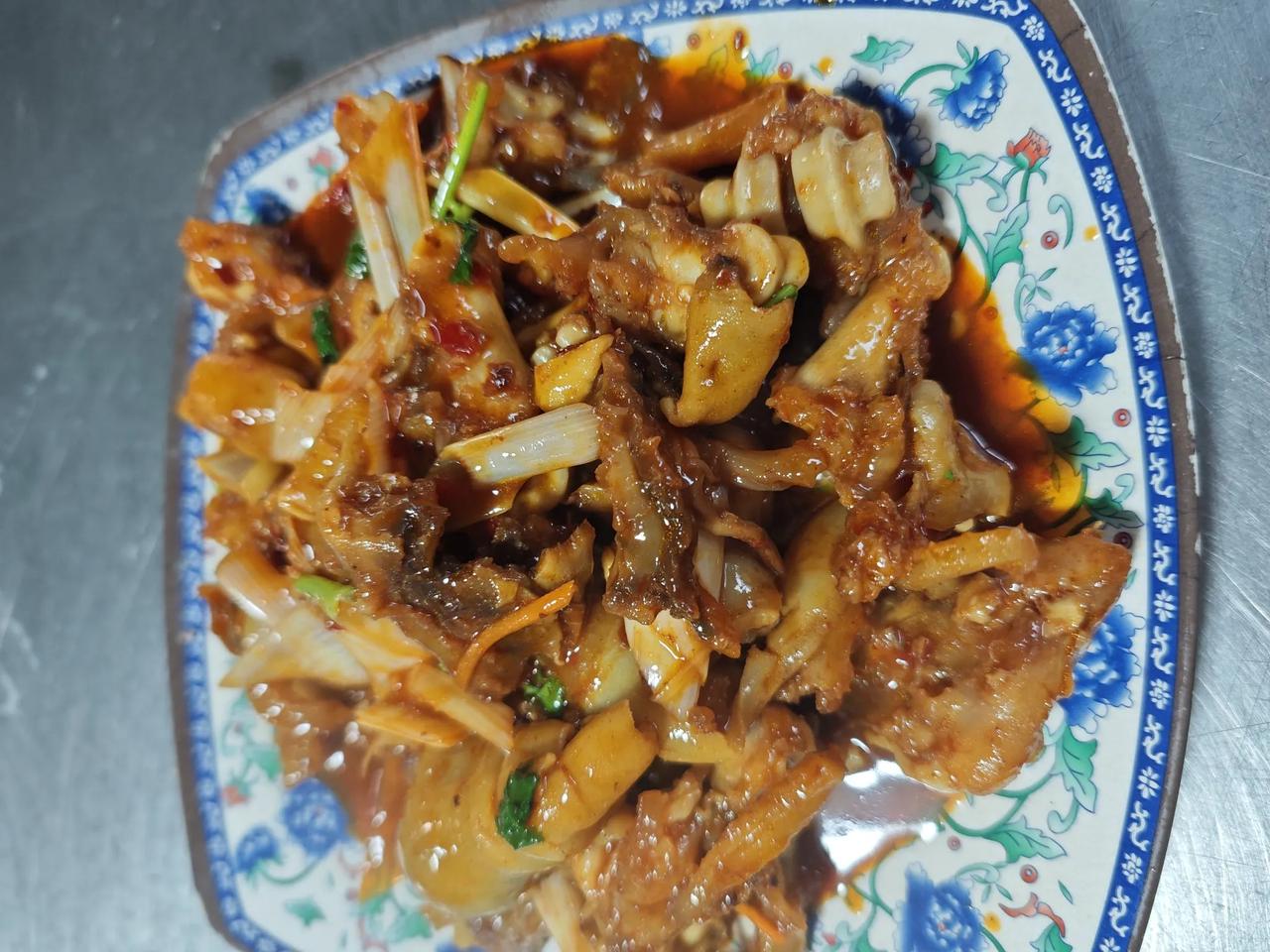 要健康喝羊汤大家好我是羊汤小白今天的菜品显示，小店羊肉菜品齐全，又新增了几个家