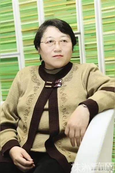 李银河是性学女专家，她多次提出对性交易不该拘留罚款，她认为这种行为是两个成年人自