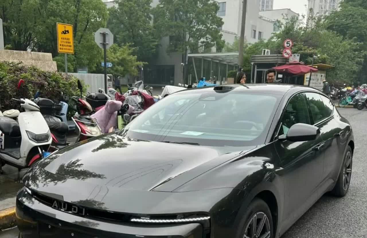 上汽奥迪新车，看完这辆车会发现，原来奥迪的高级感是靠四个圈的LOGO