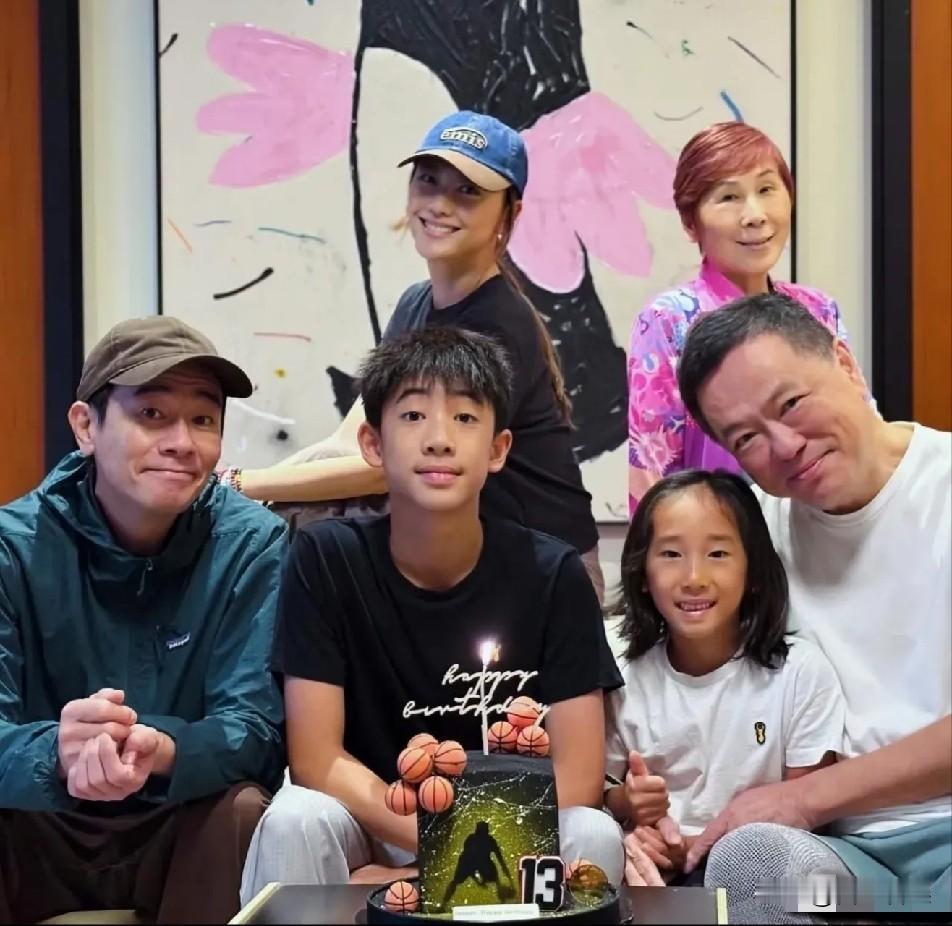 7月1号，陈小春的大儿子Jasper，迎来满13岁的生日。陈小春在社交平台
