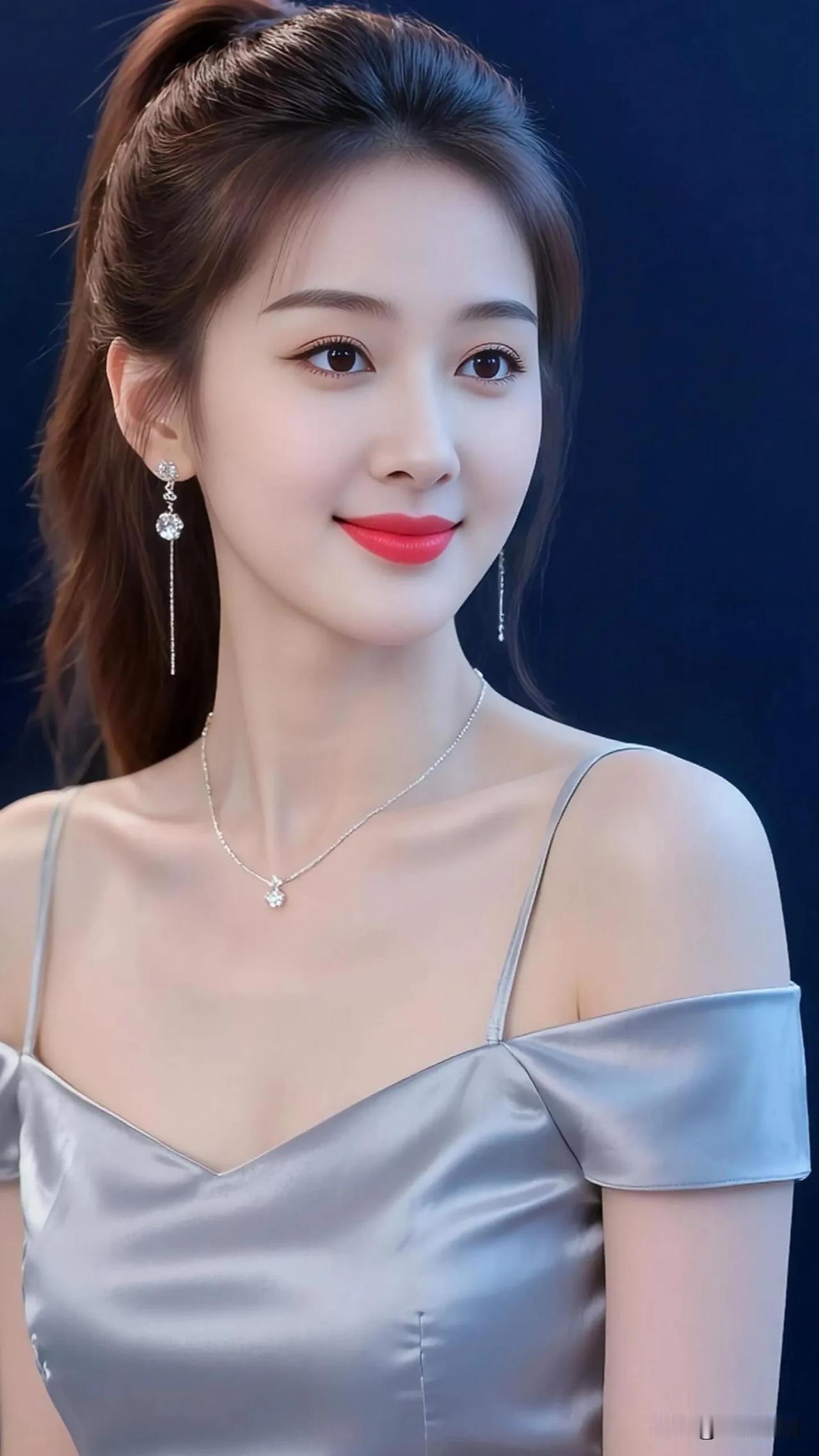 高马尾利落飒爽，银灰缎面裙衬出锁骨的清冷弧度，碎钻在耳畔与颈间轻闪，红唇一点