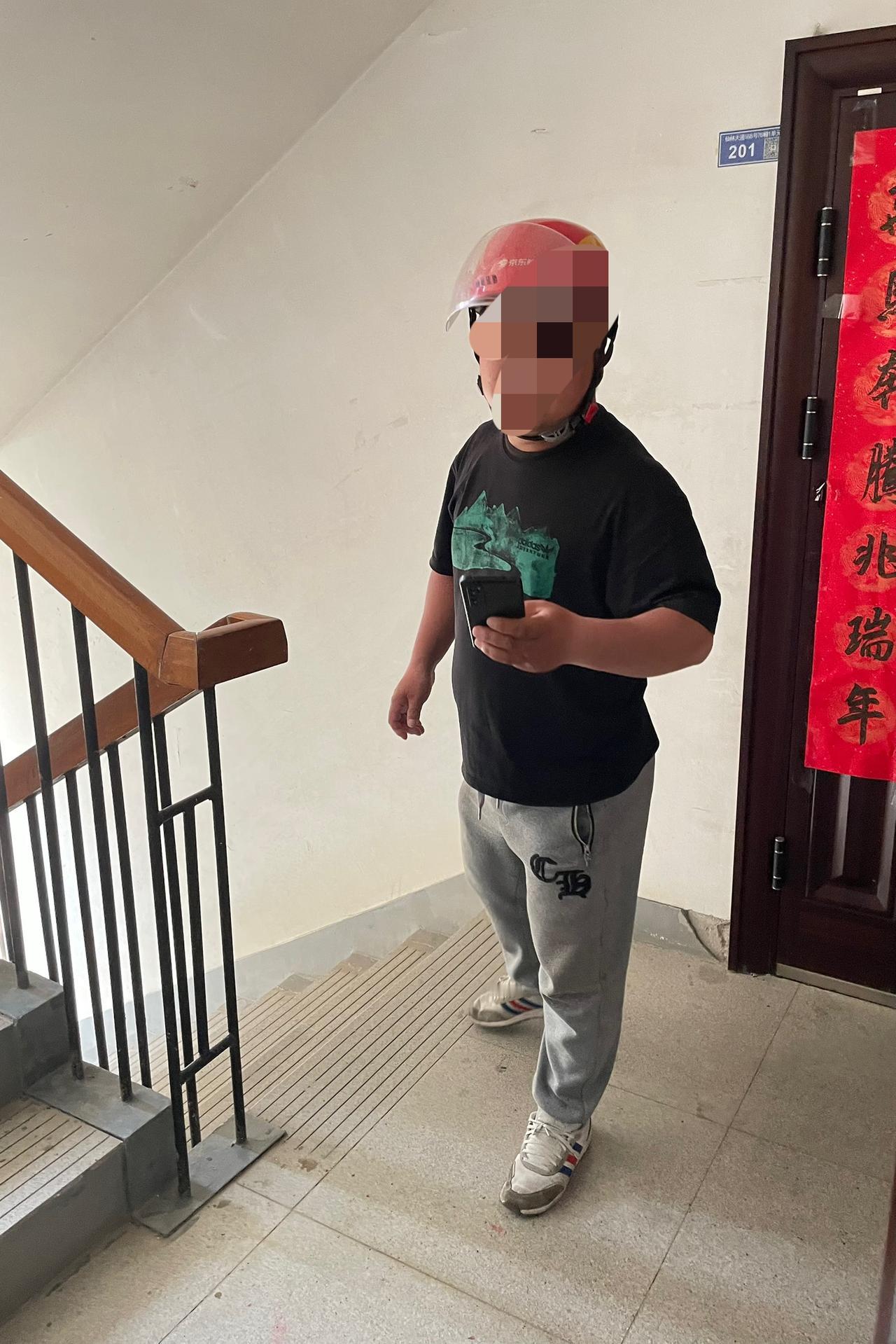 点了份外卖，晚到了半小时，可这还不是最让我生气的。昨晚不想做饭，便拿起手机点了