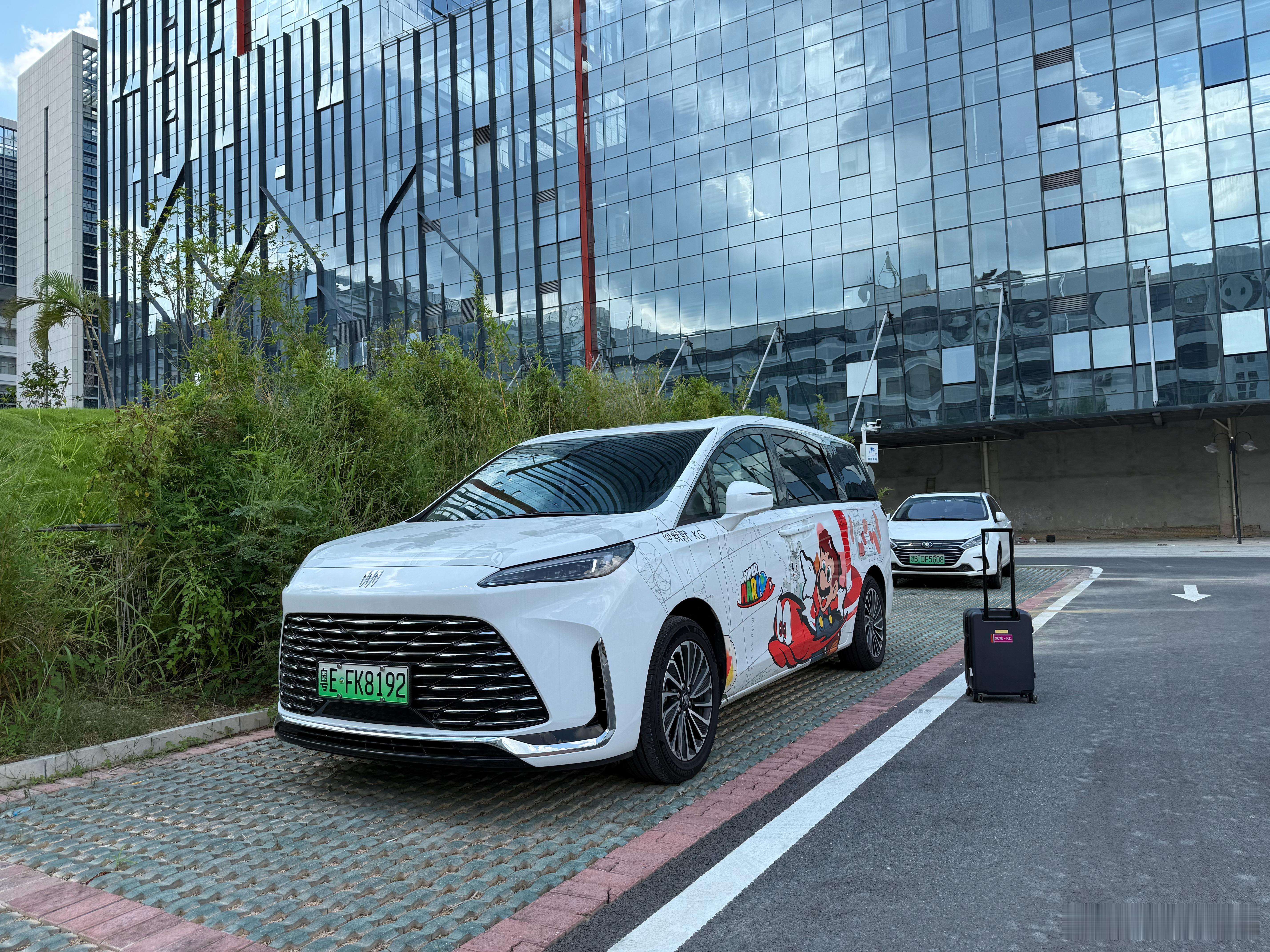 从佛山跑到深圳又跑到120公里，高速的油耗是8.2升，但是忘了拍照，真的好可惜。