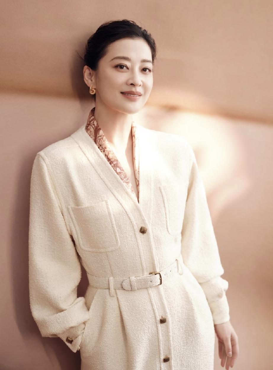 梅婷传来喜讯！5月15日，多家权威媒体报道了一则关于梅婷的喜讯。那就是51岁的她