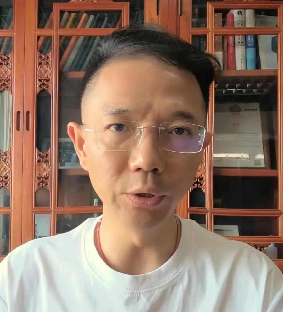 李圣老师这么久也没有闲着，他在百忙之中，抽空收集王某某一伙人的一些资料，他掌握了