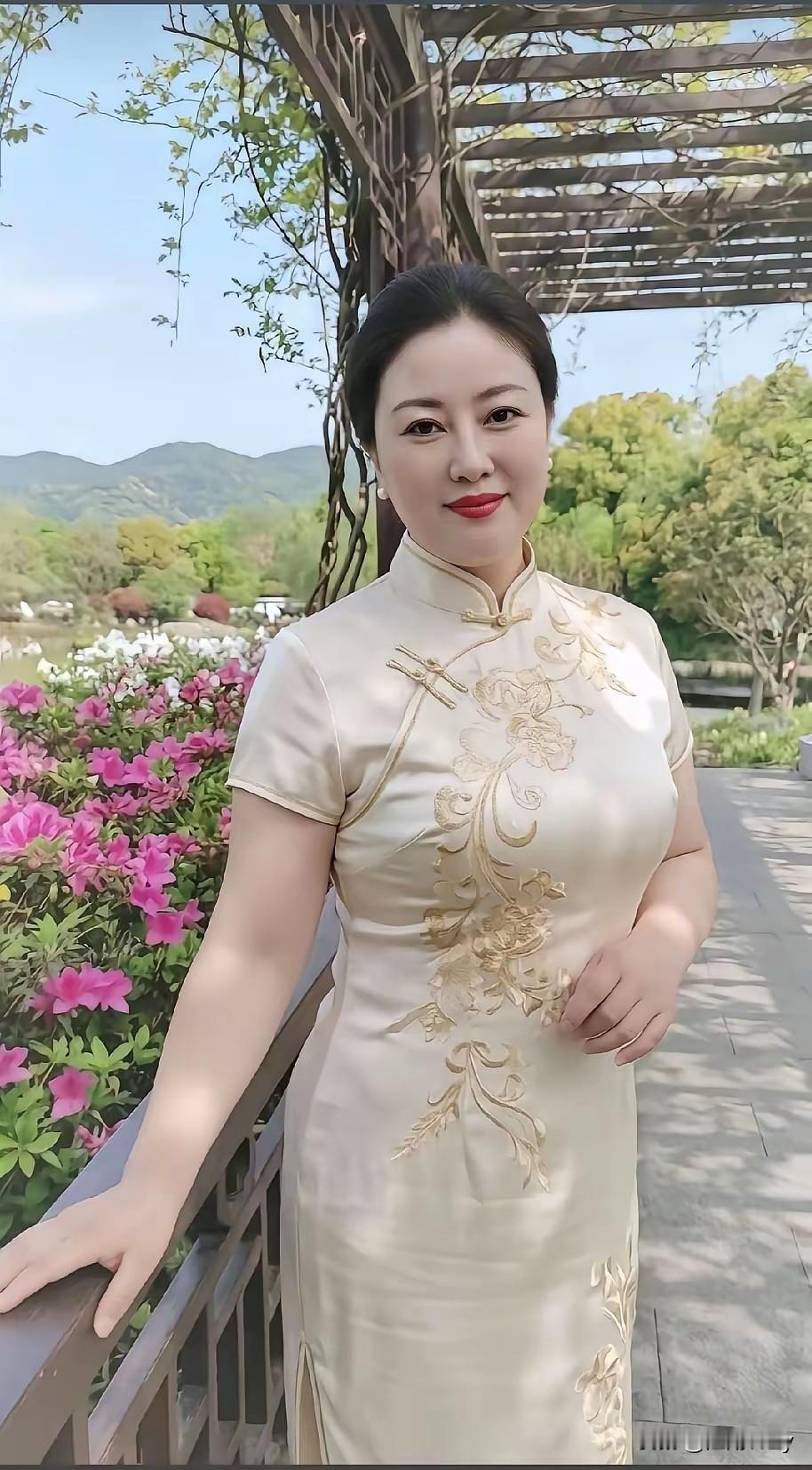 人这一辈子，都不会一帆风顺的，只有经过生活的磨难，才能成为真正的自己。