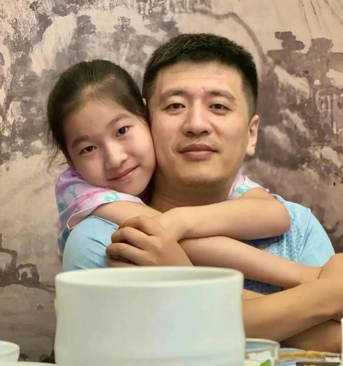 张雪峰的遗产继承，成个大问题了。1、张雪峰与妻子李丽婧，早在2020年就已经