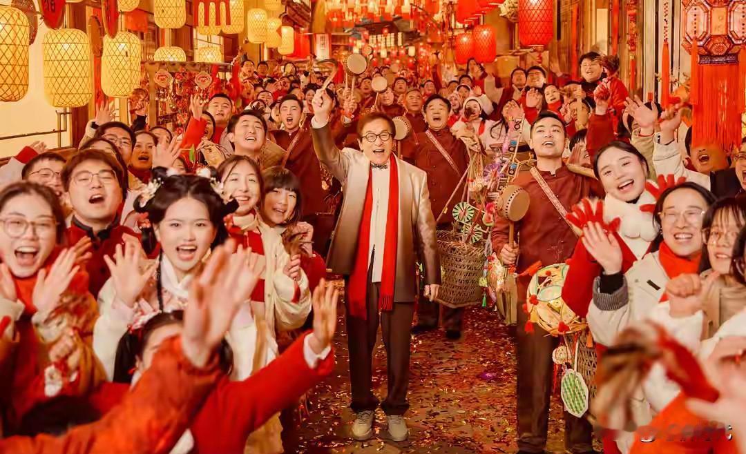 今年除夕夜出奇得安静！没一点鞭炮声，不管是家族群还是工作群都静得像湖结冰一样，