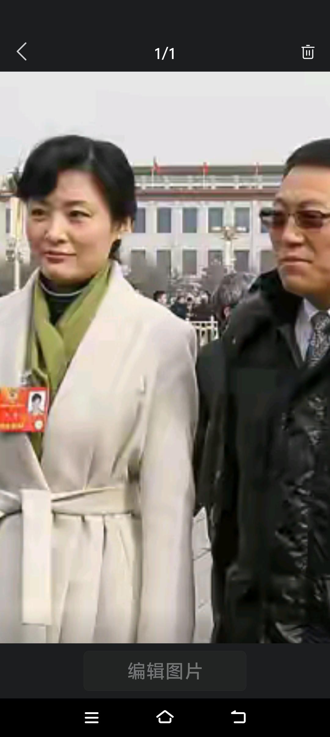 好多人都说周涛很美！舞台上的周涛确实很美！周涛很多生活中的照片拍的也不错！