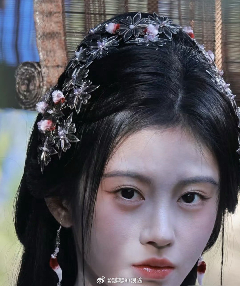 第一次看清鞠婧祎的五官和皮肤肌理，这也太怼脸了吧​​​