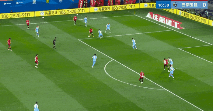 在成都蓉城对云南玉昆的比赛中，拜合拉木两个进球都越位了，从这个球看，拜合拉木对足