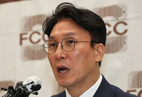 6月23日韩国共同民主党对检察厅立案调查总理候选人金民锡提出抗议，此前金民锡因为