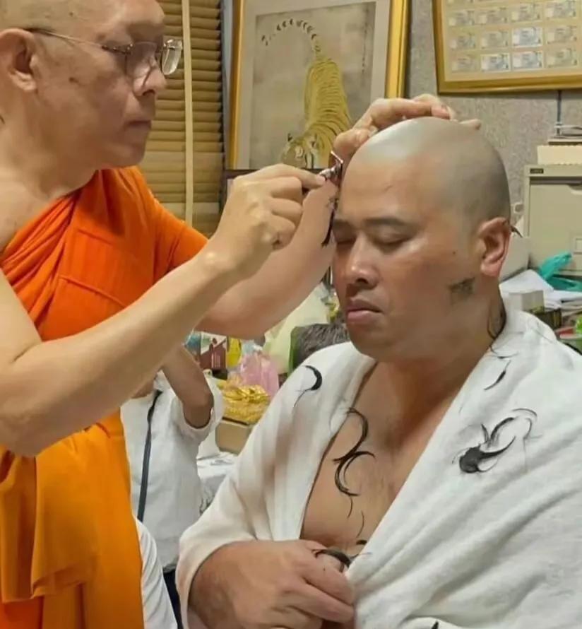 泰国这个二王子，又是剃头，又是祈福，又是出家的，现在嘚瑟过分了，被驱逐出境了。