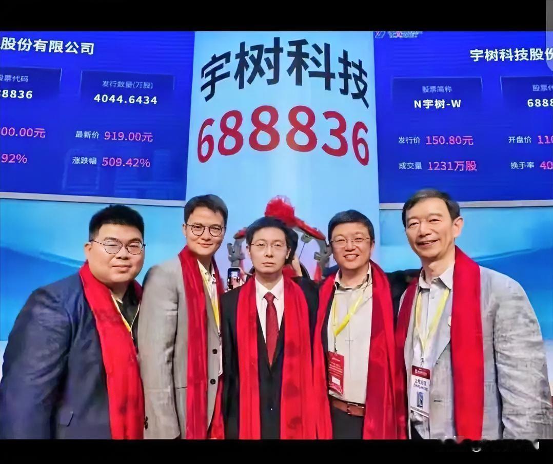 当年美团上市，王兴身价暴涨，大家惊叹他42岁就登上千亿财富巅峰。如今，更年轻的来