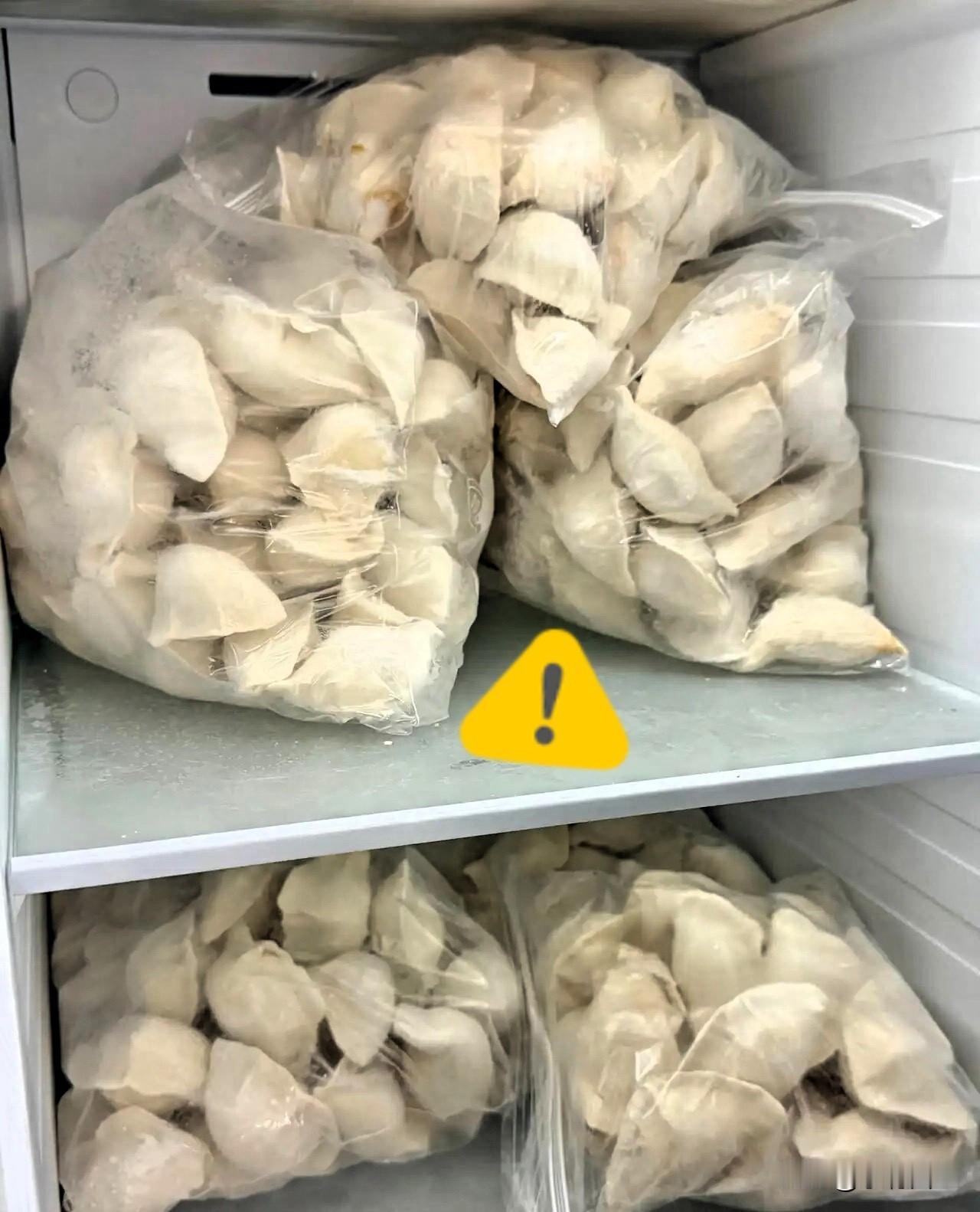 台风巴威这一改道，那些囤货的人白忙活了。前两天瞅着预报，江浙沪全在圈里头，