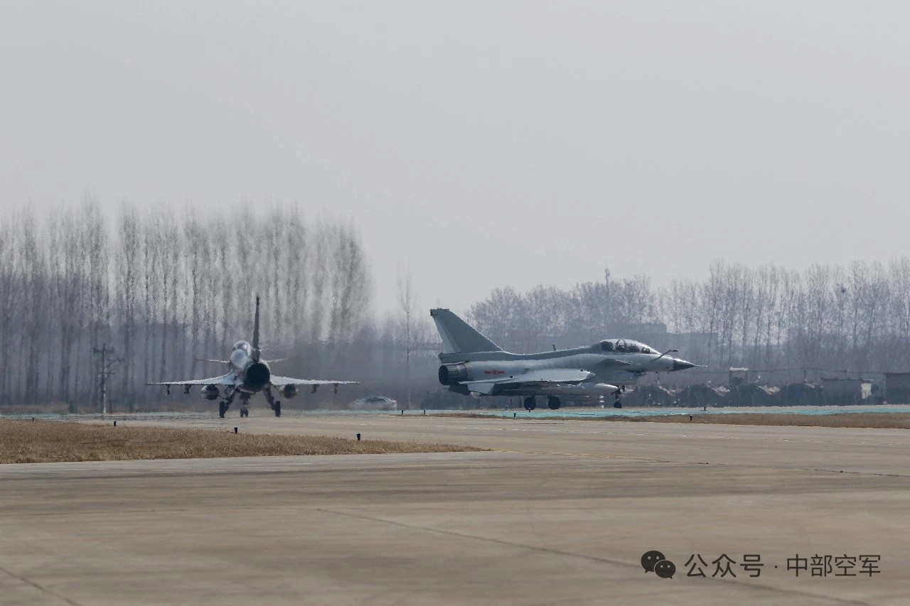 “空中霹雳虎”歼-10烽火问鼎计划制胜空天