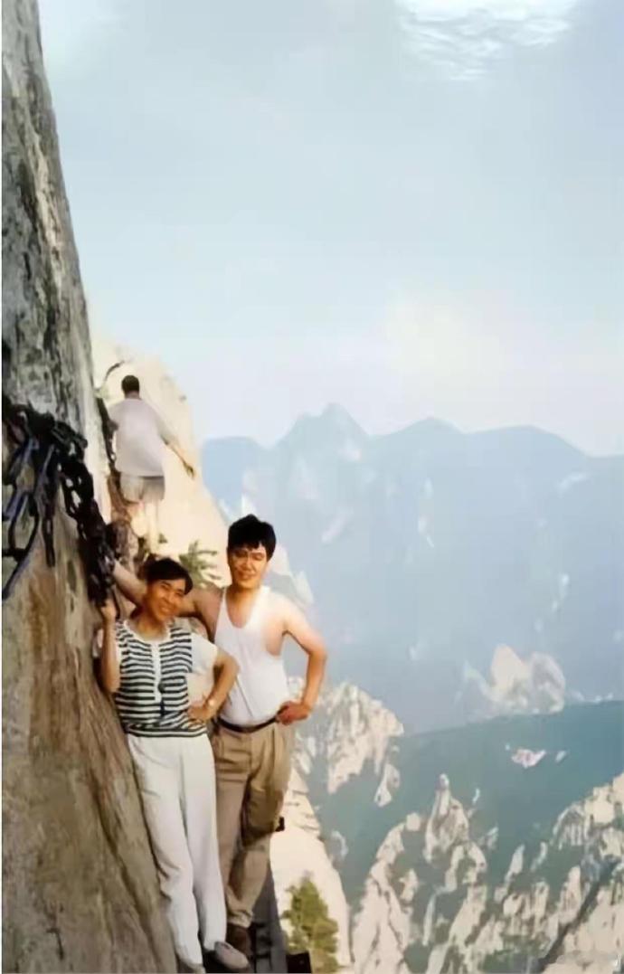三十年前的华山就是这样爬的，不得不说，那时候的人胆子真的太大了，现在就算给我10