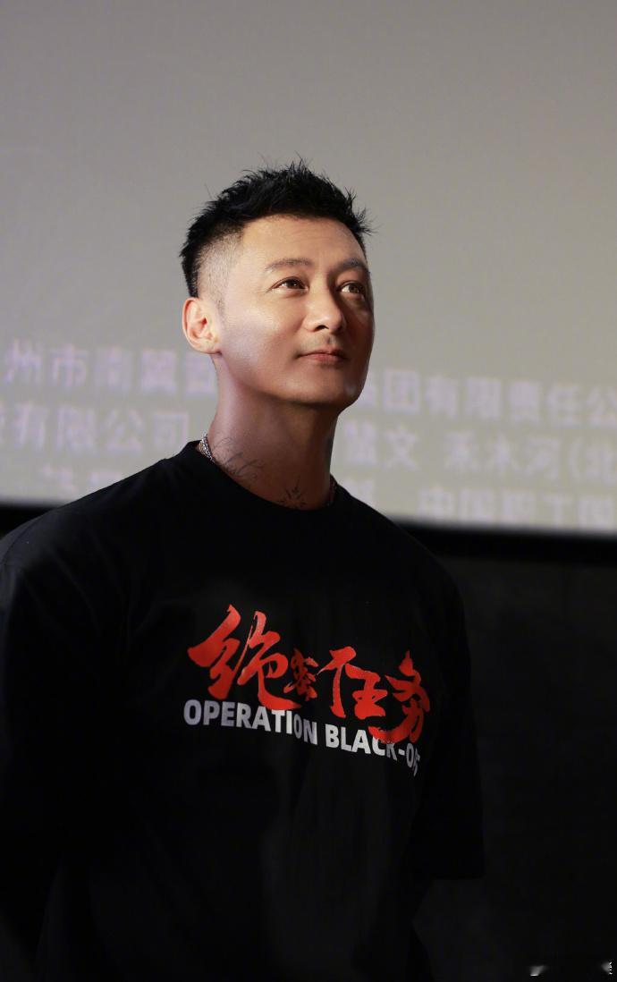 余文乐绝密任务路演状态余文乐新片首映礼出图首映礼顺利收官，余文乐发文纪念活动，