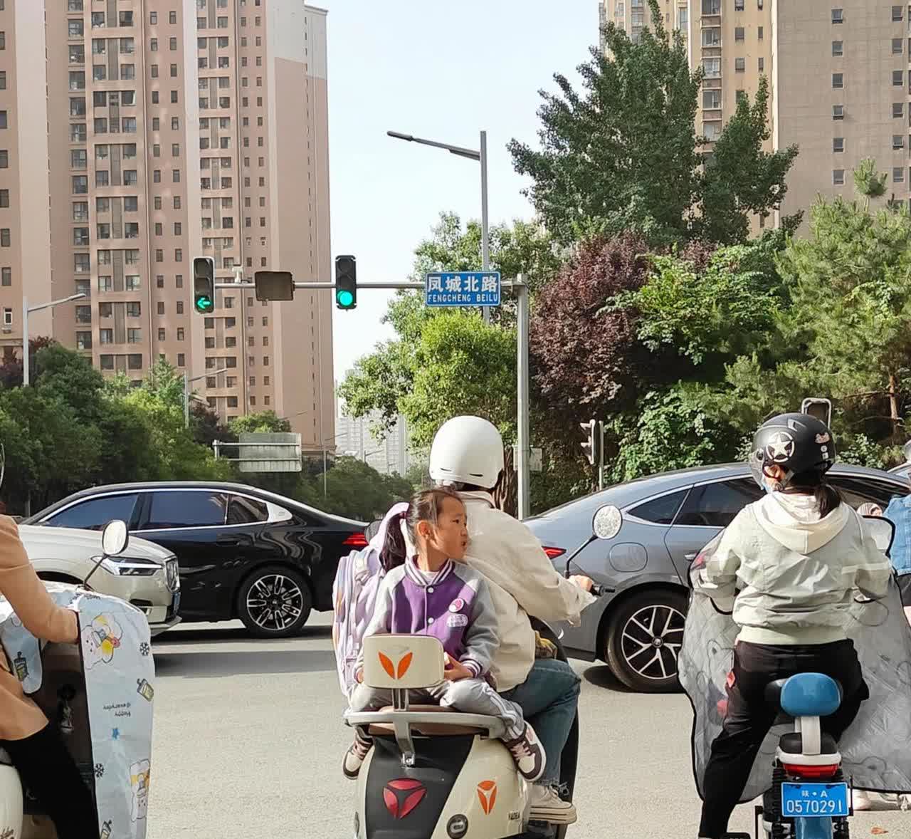 西安又出出行新规定了，只要不能装脚蹬的都是机动车，都要驾照，要交强险，具体是黄牌