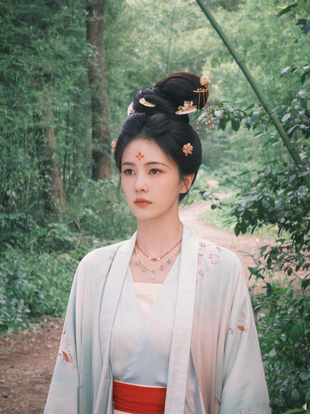 白鹿拒绝容貌焦虑ber，白鹿你美，不要🙅‍♀️容貌焦虑，你很美！​​​
