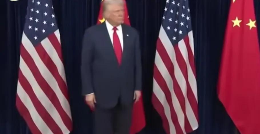 事实证明，老特也是会等人能等人的哈，有需要的时候，他也可以很乖的。你看他这手足