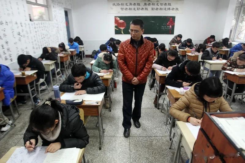 中国的家长们都处于极度焦虑中，从孩子出生焦虑输在起跑线上，开始卷培训班、卷中考、