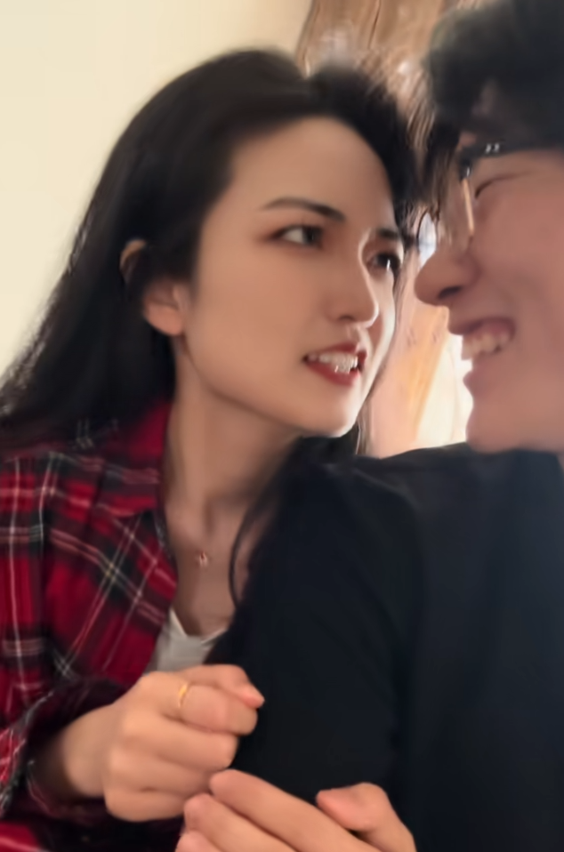 小时候光屁股一起玩，现在你俩光屁股玩不带我了