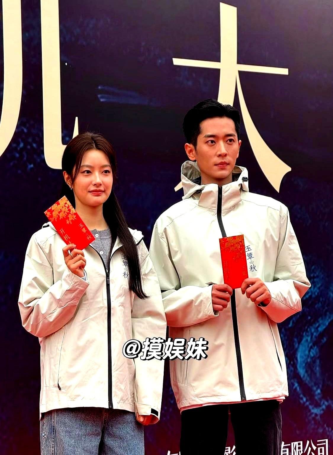 女二把热搜挤爆，主演反而没人聊。5月20日厦门开机，镜头还没拍，弹幕先刷郭宇