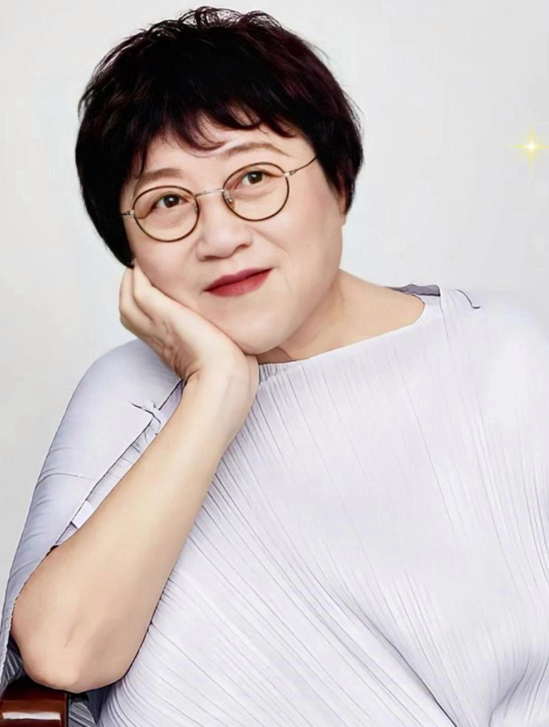 性学专家李银河说：“别不信，能不能发生关系，第一次见面就差不多定了。第一眼看不上