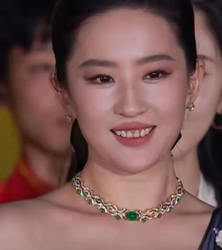 明星生图，来围观一波[汗]，看看平时精致美好的他们失去百万修图师后是什么样儿…