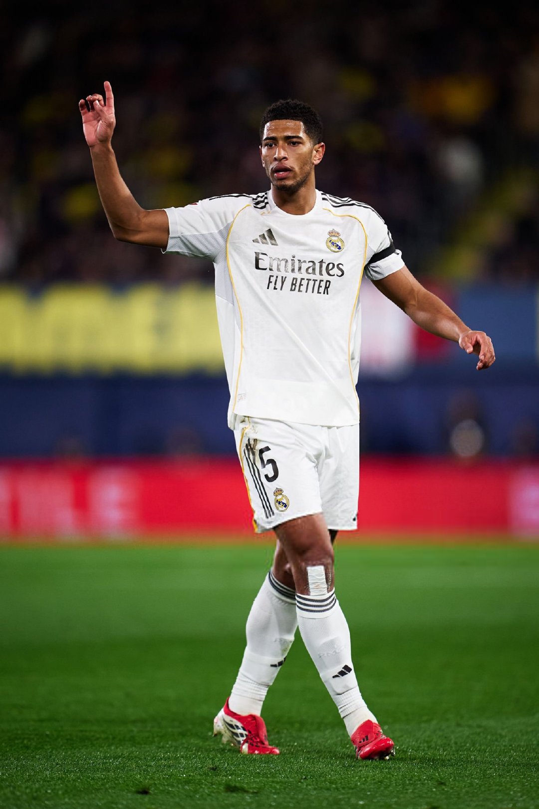 贝林厄姆vs比利亚雷亚尔：•触球81次•传球成功率90%•2/3次抢断•