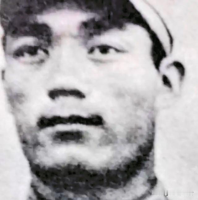 1952年的开城前线，在志愿军189师566团的战壕里，只有一盏煤油灯发出微弱的