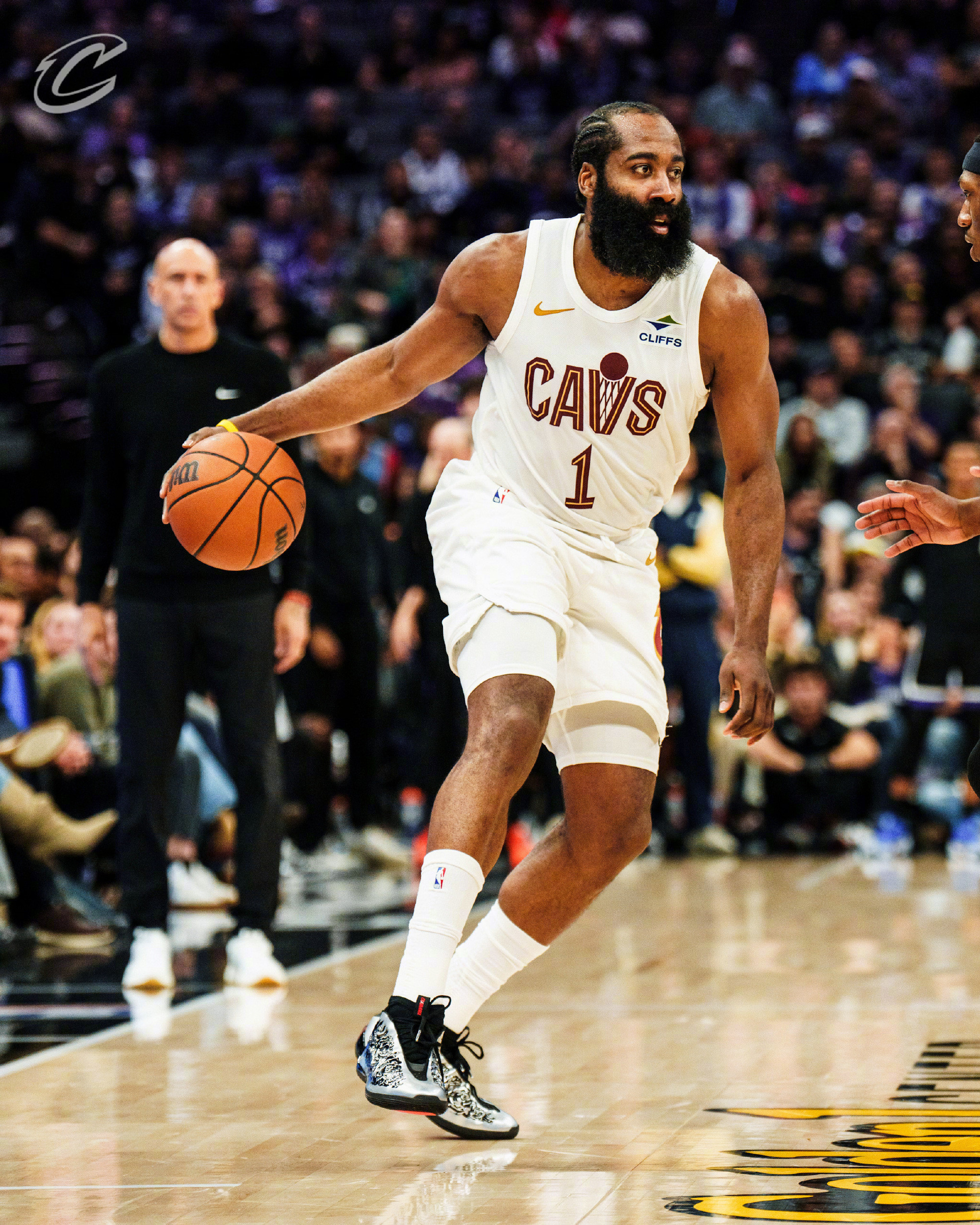 ChrisMannix：哈登的出场时间和比赛次数跟体能挂钩，是季后赛中表现不佳