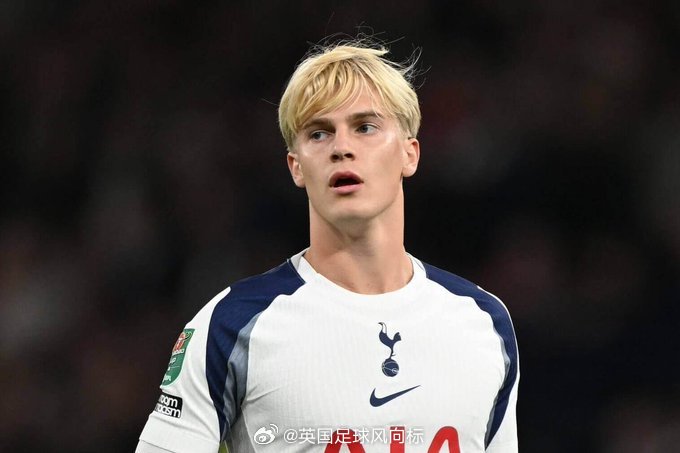 【切尔西有意贝里瓦尔！热刺坚决不卖】TA名记DO消息：1月冬窗，切尔西和阿斯顿维