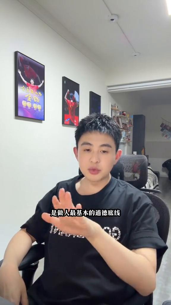 祸不及家人，是做人最基本的道德底线。我们在世上活着得对得起那一撇一捺。牛感慨微博